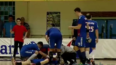 Accidentare grava pentru un handbalist al Stelei Stefan Vujic scos cu targa Video
