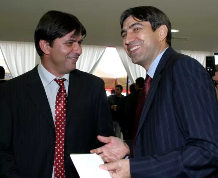 Victor Pițurcă și coechipierul cu care s-a înțeles cel mai bine în atacul Stelei, Marius Lăcătuș, la inaugurarea Centrului Național de Fotbal Mogoșoaia (23 august 2005)