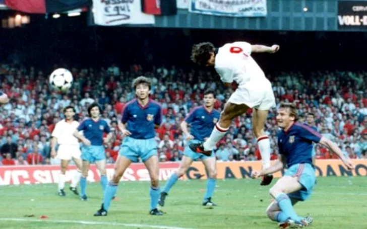 30 de ani de la Milan - Steaua 4-0. Unul dintre cele două goluri marcate de Ruud Gullit