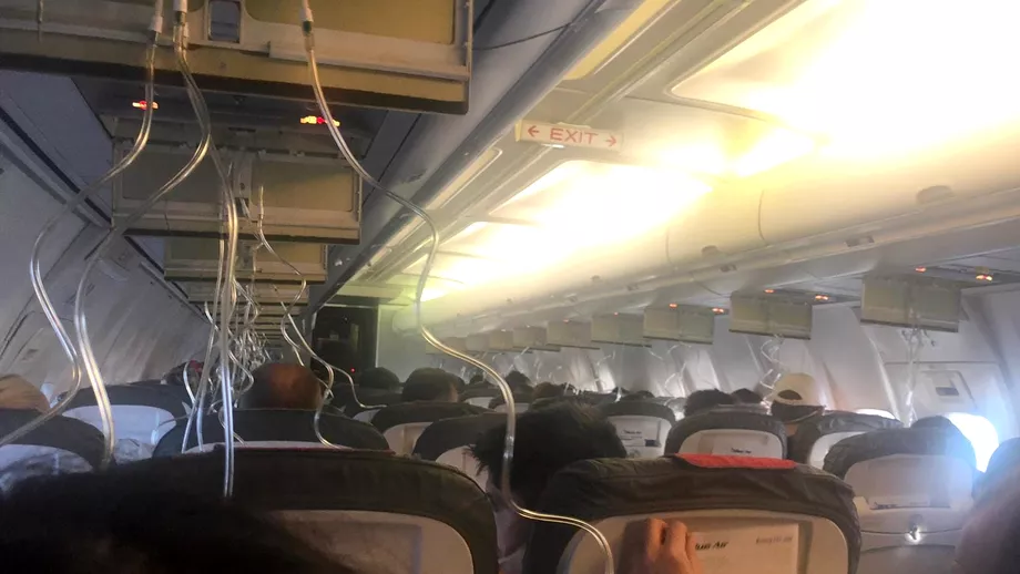 Un avion aflat pe ruta Praga  Bucuresti sa depresurizat la 10000 de metri altitudine Mastile de oxigen activate