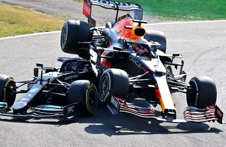 Max Verstappen - Lewis Hamilton, duel controversat în Formula 1! Episoadele incendiare dintre cei doi. Video