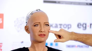 Robotii spun ca sunt pregatiti sa conduca lumea mai bine decat oamenii Mesaj transmis la ONU
