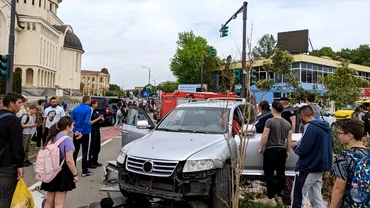 Accident cu sase masini in centrul Aradului Unui sofer i sa facut rau si a lovit alte autoturisme aflate la semafor