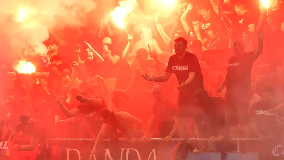 Noi imagini din infernul de pe Arena Nationala Un suporter CSA Steaua la atacat pe un jandarm cu spray paralizant Video