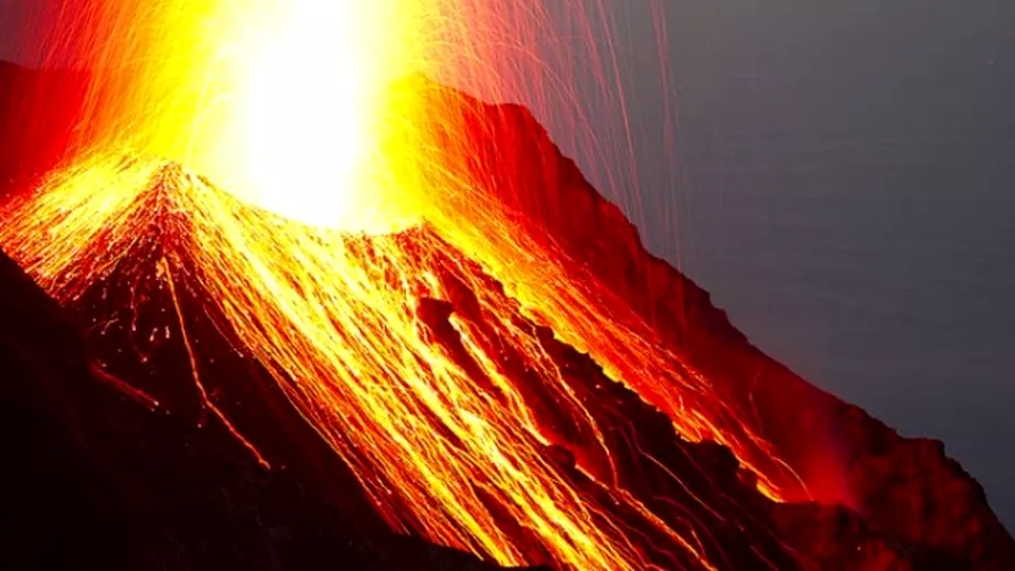 Vulcanul Stromboli din Italia a erupt Un om a murit mai multi au fost raniti