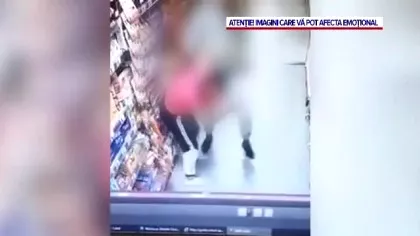 O femeie a fost bătută cu sălbăticie de un bărbat furios, într-un supermarket...