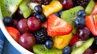 Top 10 fructe care contin cel mai mult zahar Evita sa le consumi in cantitati mari daca vrei sa slabesti