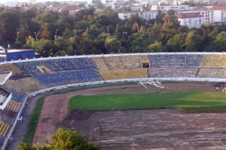 Așa arată acum stadionul Municipal din Bacău