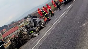 Accident cu trei morti pe DN1 Roata unui camion a explodat pe pod iar mastodontul a intrat in plin intrun autoturism