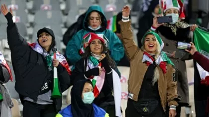 FOTO Decizie istorică! Țara care a permis accesul femeilor pe stadion după trei...