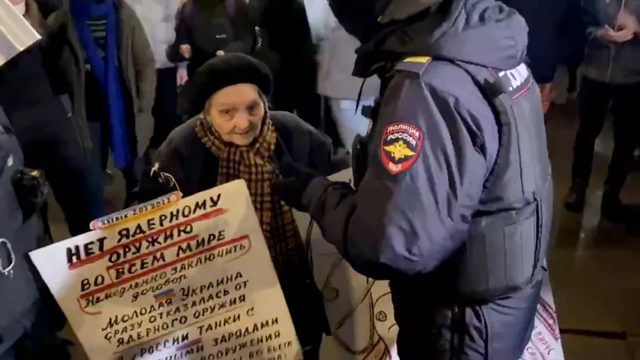 Cine este de fapt pensionara ridicata de politistii rusi pentru ca a protestat contra razboiului din Ucraina E supranumita constiinta Sankt Petersburgului