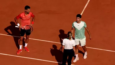Huiduieli la semifinala Roland Garros dintre Novak Djokovic si Carlos Alcaraz Motivul pentru care arbitra ia facut un break cadou sarbului