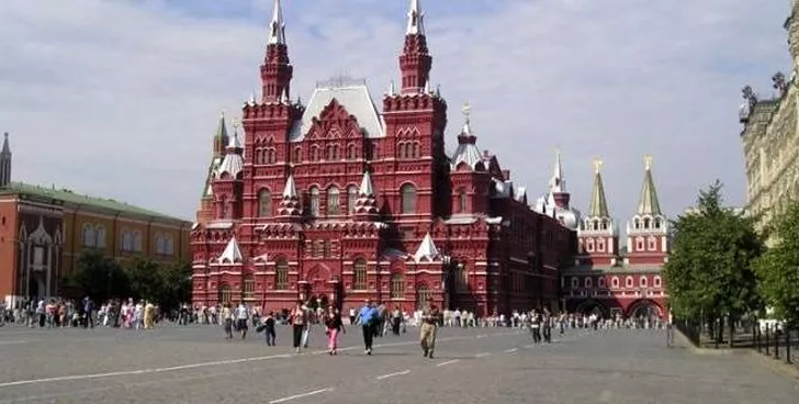 Piaţa Roşie din Moscova este unul dintre cele mai importante obiective turistice din capitala Rusiei, dar şi locul unde se vor reuni miile de fani