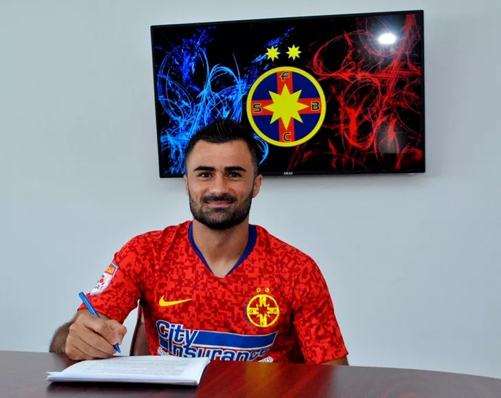 Momentul în care Valentin Crețu semnează contractul cu FCSB
