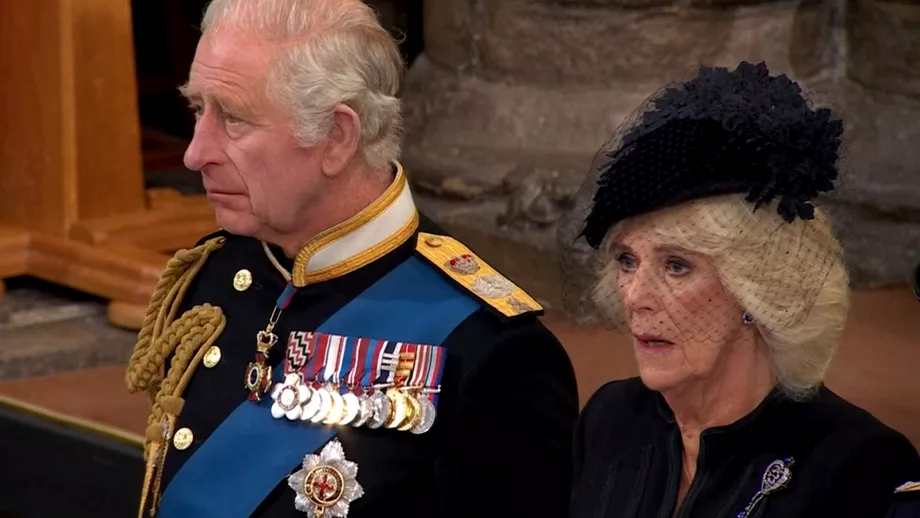 Regele Charles si Regina consoarta Camilla prima fotografie oficiala Cu ce membri ai familiei apar in imagine