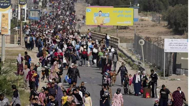 Punctul de trecere a frontierei de la Rafah a fost deschis din nou dupa trei zile Peste 100 de romani au trecut din Gaza in Egipt