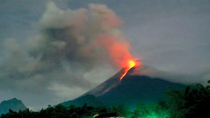 Vulcanul Agung a erupt!
