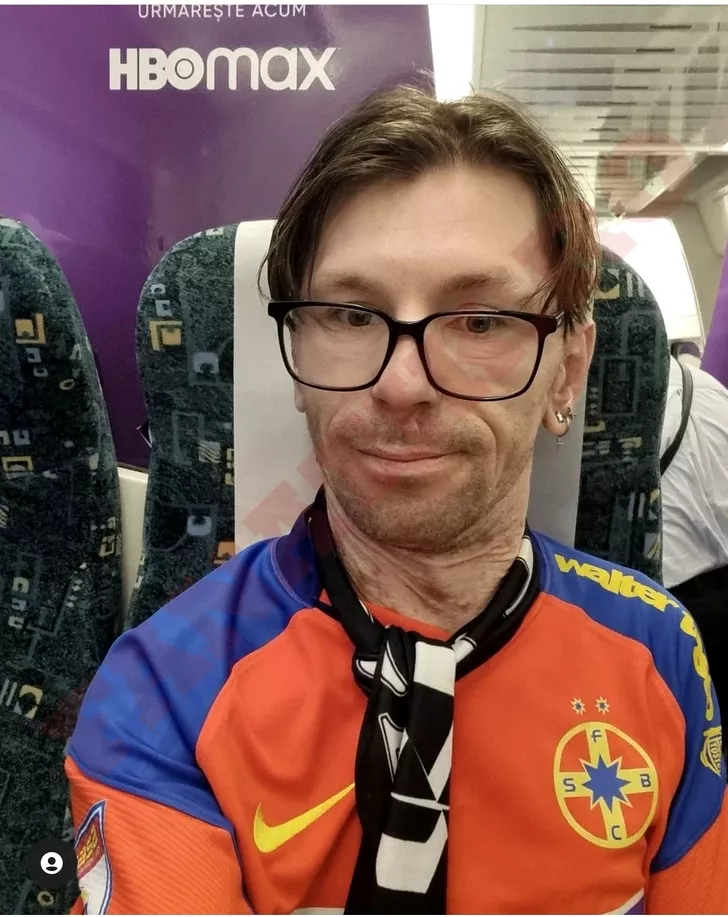 Manu, pregătit de meci în trenul de la Craiova spre București