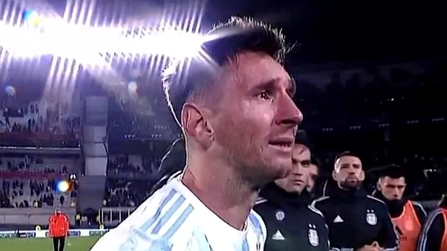 Lionel Messi coplesit de emotii dupa ce a doborat recordul de goluri al legendarului Pele A plans ca un copil Video
