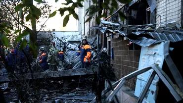 Un avion militar sa prabusit peste o cladire rezidentiala in Rusia Autoritatile ancheteaza incidentul