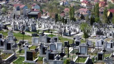 Moarte cumplita pentru o femeie care a mers la mormantul rudelor A fost strivita de o cruce intrun cimitir din Cluj