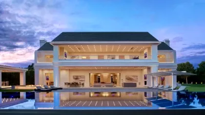 GALERIE FOTO Cum arată casa de 61 de milioane de dolari cumpărată de...