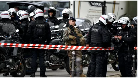 Amenintare cu bomba la Paris Un barbat sa baricadat in sediul Consulatului Iranului A fost vazut purtand o vesta exploziva