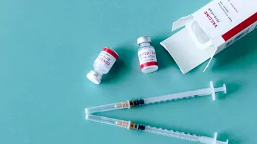 Vaccinul Moderna a primit autorizatia completa din partea FDA Care este situatia celorlalte seruri