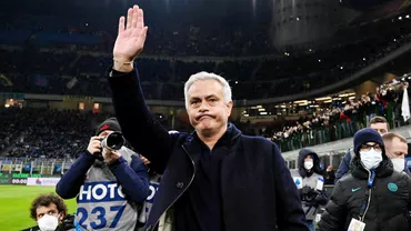 Ironiile lui Jose Mourinho dupa eliminarea din Cupa Italiei Cum a comentat tehnicianul lui AS Roma primirea unui cartonas galben