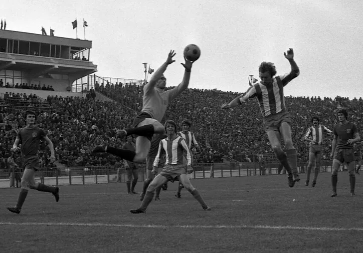 Imagine de la primul meci oficial disputat pe „Stadionul Ghencea”, între Steaua București și Steagul Roșu Brașov, pe 28 aprilie 1974