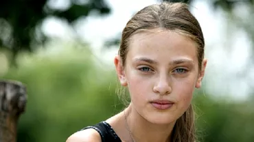 Ce sa intamplat cu papusa de la Glina comparata cu Angelina Jolie dupa ce a aparut in revista La 14 ani face