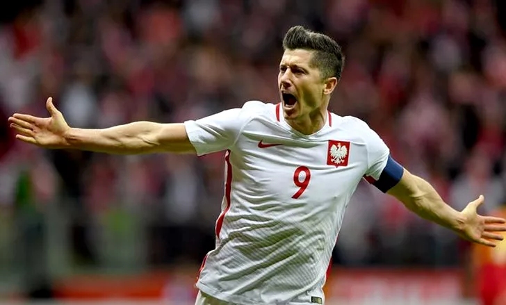Robert Lewandowski, golgeterul all time al Poloniei este căpitanul echipei naţionale şi omul înspre care se îndreaptă mai toate soeranţele fanilor polonezi