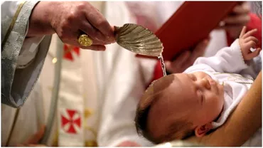 Cand se boteaza copilul La cat timp dupa nastere trebuie crestinat de fapt