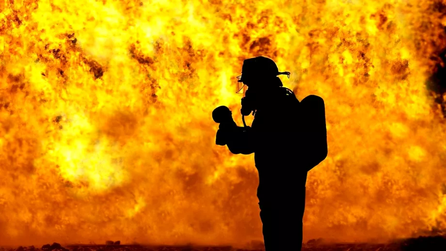 Un pompier sia incendiat colegul in timp ce faceau un gratar Victima e internata la Spitalul Judetean Baia Mare