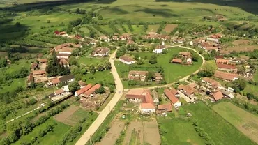 GALERIE FOTO Satul rotund din Romania bijuteria aproape necunoscuta ascunsa intre dealuri