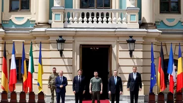 Video Klaus Iohannis Emmanuel Macron Olaf Scholz si Mario Draghi in Ucraina Presedintele Frantei a cerut mai multe obuziere Caesar pentru armata ucraineana Update