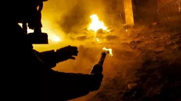 Cocktail Molotov Ucraina ii asteapta pe soldatii rusi cu o ploaie de foc Video