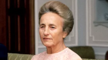 Cine a prezis moartea Elenei Ceausescu Detalii socante Iati zborul si pleaca
