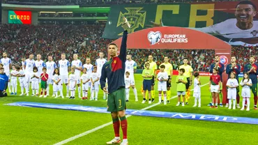 Faze memorabile cu Ronaldo in prim plan la Bosnia  Portugalia dubla istorica atacat de un fan pe teren si selfie cu un copil de mingi