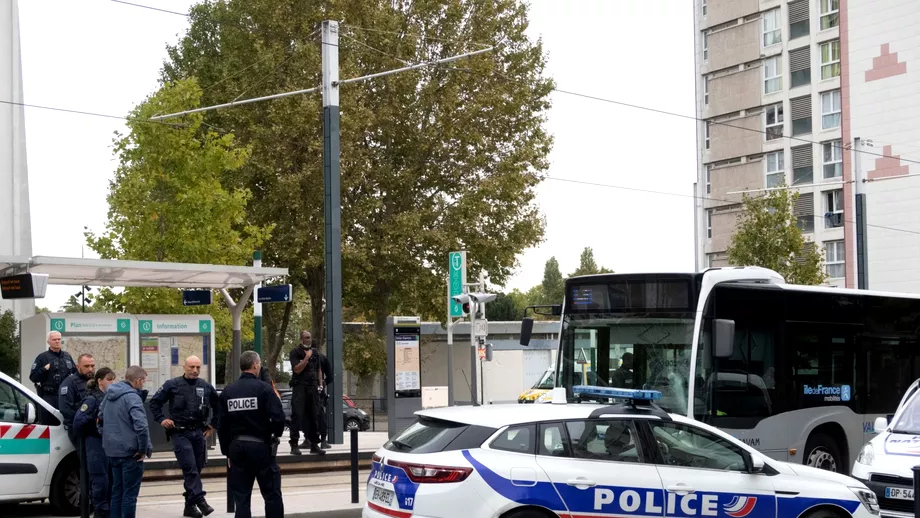 Accident grav in Paris Un autobuz a intrat intro cladire Un mort multi raniti
