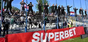 Imagini dure de la Otelul 8211 U Cluj ultrasi pusi la pamant si arestati in pauza meciului Abuzurile jandarmeriei Video
