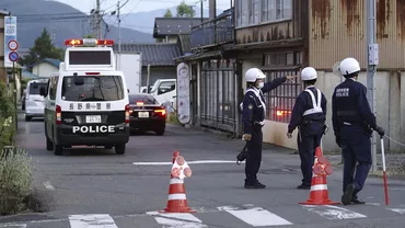 Trei oameni ucisi intrun atac cu pusca si cutit in centrul Japoniei Doi politisti printre victime