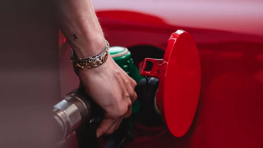 Benzina si motorina sau scumpit de la 1 ianuarie 2023 Cat costa acum un litru de carburant