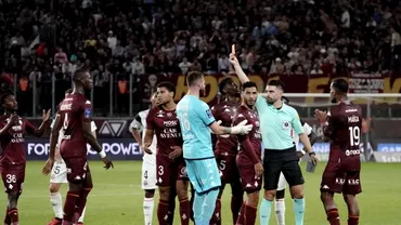 Meci halucinant pentru Loti Boloni in Ligue 2 Noua goluri trei cartonase rosii rasturnari de scor si joc intrerupt 25 de minute Video