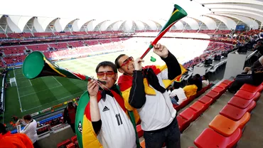Vuvuzela cel mai zgomotos moment din istoria Campionatului Mondial Instrumentul interzis pe stadioanele din Europa Video