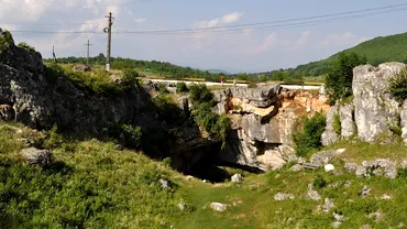 Cum arata Podul lui Dumnezeu Este singurul pasaj natural din Romania si al doilea ca marime din Europa
