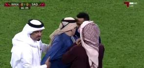 Moment incredibil la derbyul Qatarului Presedintele clubului a intrat pe teren sa certe un arbitru