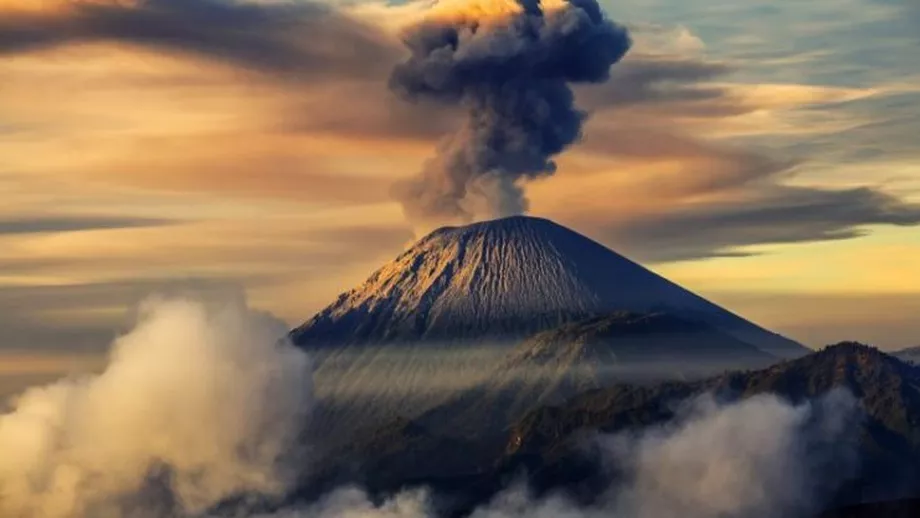 Vulcanul Agung a erupt in Bali Imaginile spectaculoase fac inconjurul lumii FOTO