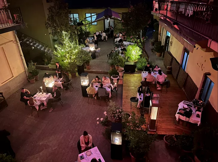 Restaurantul Da Pino, locul în care se va desfăşura evenimentul exclusivist cu Luca Brecel şi Jimmy White în prim plan