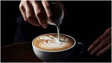 De ce e bine sa pui un strop de lapte in cafea Explicatiile specialistilor te vor surprinde
